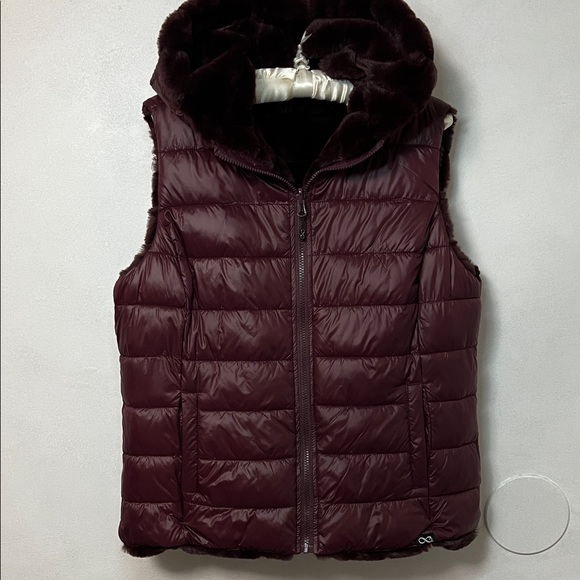 THE BOUNDLESS Plush Burgundy Hooded REVERSIBLE Vest - Picture 8 of 15